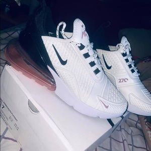 Nike 270